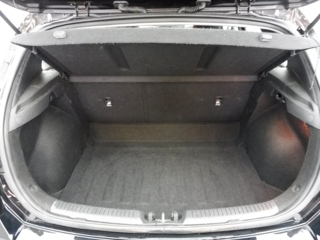 HYUNDAI i30 1.5 DPI 110 CH - ref: 73105 - Photo 9