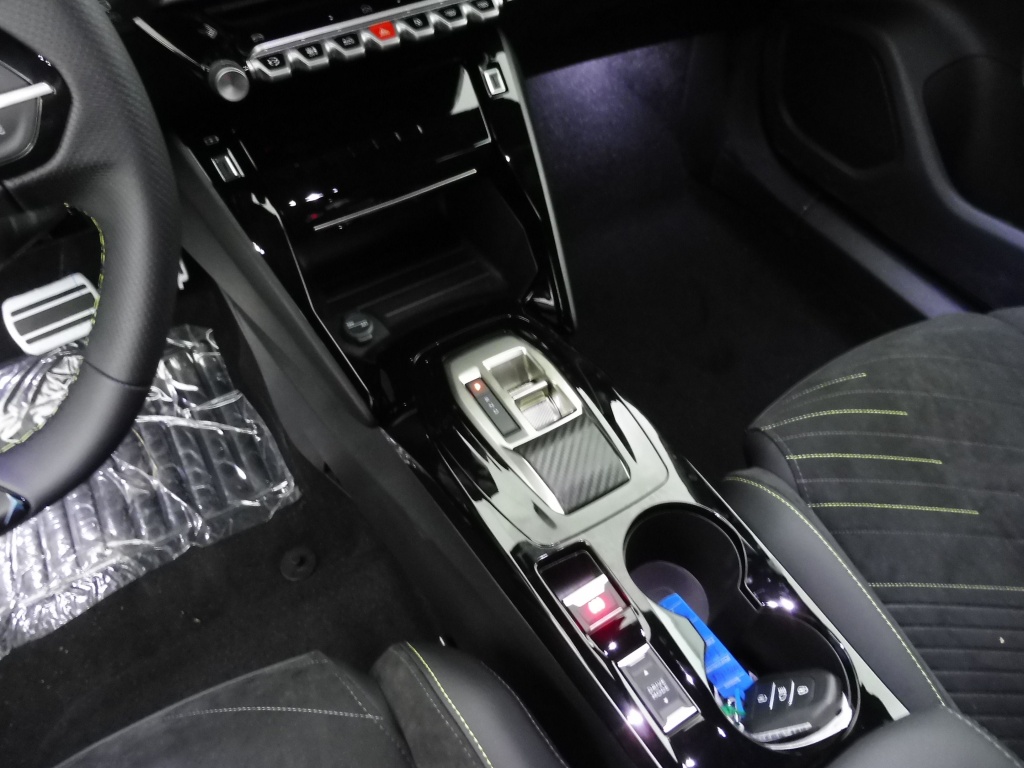 PEUGEOT 2008 1.2 HYBRID 145CH GT EXCLUSIVE E-DCS6 - ref: 75260 - Photo 14