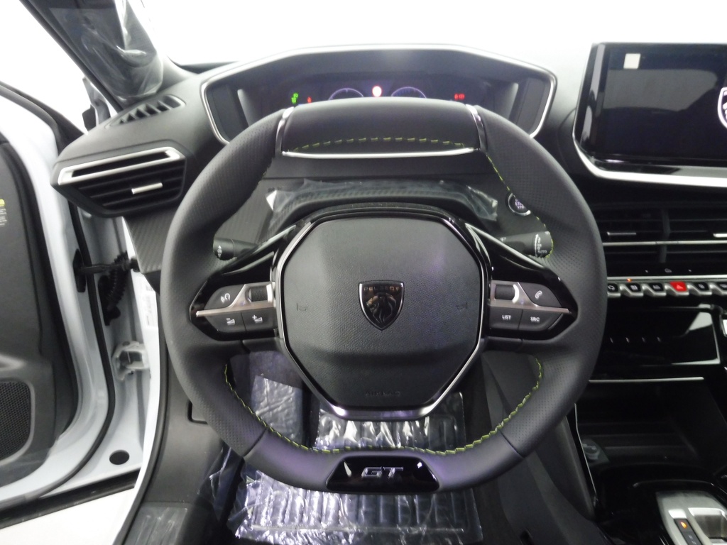 PEUGEOT 2008 1.2 HYBRID 145CH GT E-DCS6 - ref: 75265 - Photo 17