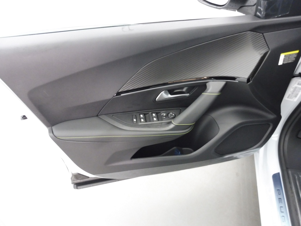 PEUGEOT 2008 1.2 HYBRID 145CH GT E-DCS6 - ref: 75265 - Photo 18