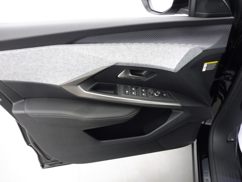 PEUGEOT 3008 1.2 HYBRID 145CH GT E-DCS6 - ref: 75588 - Photo 18