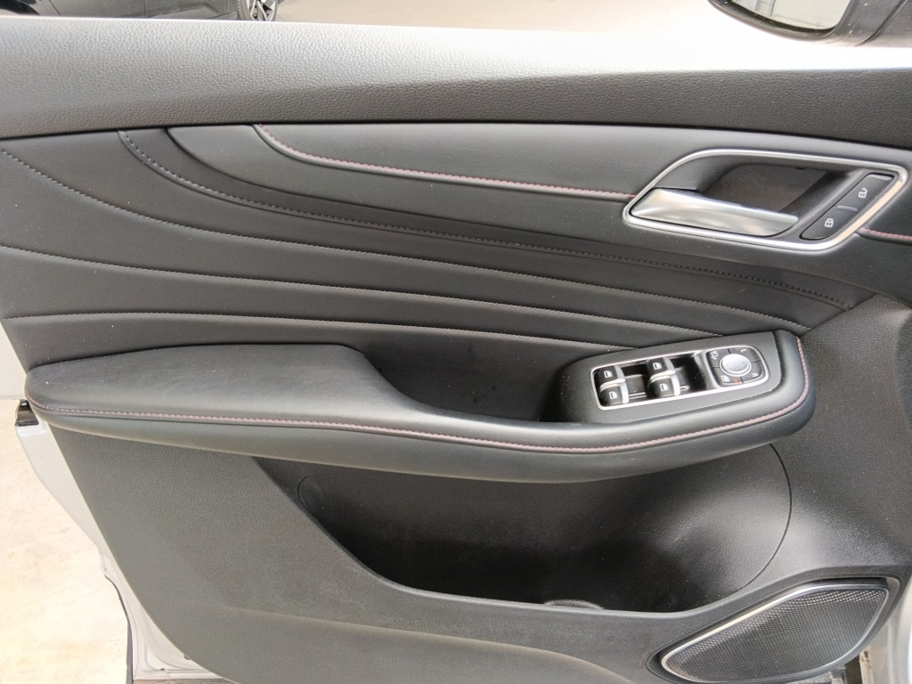MG HS