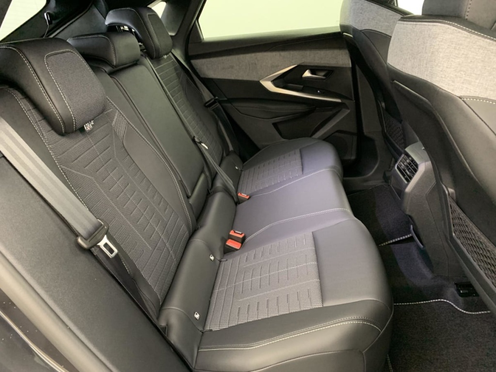 PEUGEOT 3008 Hybrid 145 e-DCS6 GT - ref: 1-340593 - Photo 10