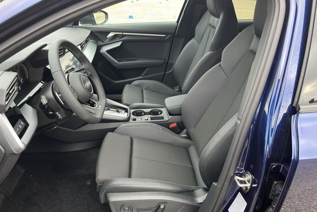 AUDI A3 Sportback 45 TFSI E HYBRIDE RECHARGEABLE 272 S TRONIC 6 S LINE - ref: 1-358905 - Photo 9