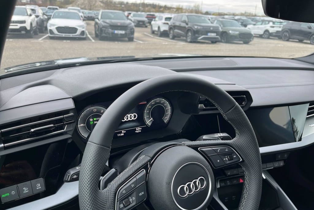 AUDI A3 Sportback 45 TFSI E HYBRIDE RECHARGEABLE 272 S TRONIC 6 S LINE - ref: 1-358907 - Photo 13