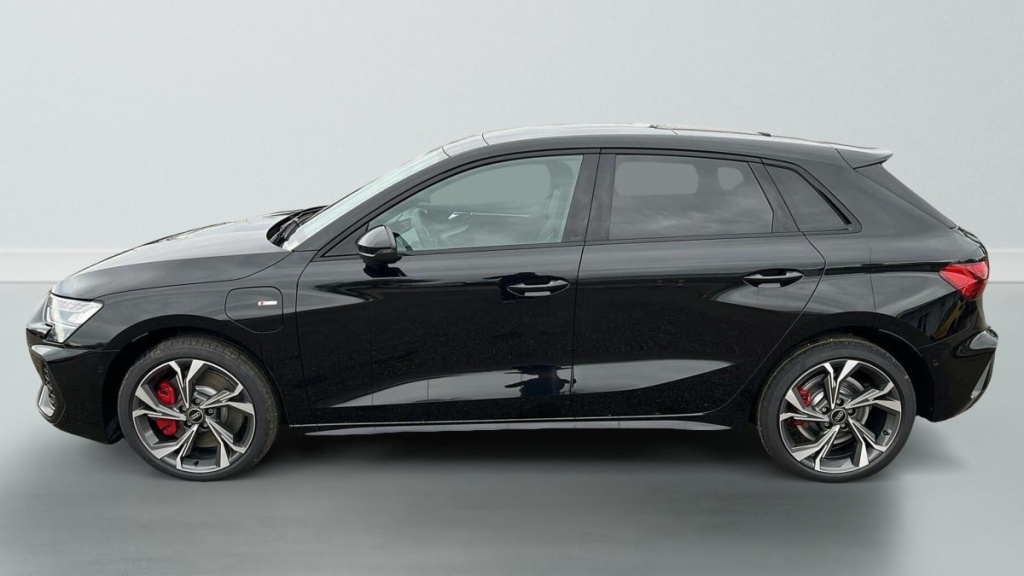 AUDI A3 Sportback 45 TFSI E HYBRIDE RECHARGEABLE 272 S TRONIC 6 S LINE - ref: 1-358907 - Photo 4