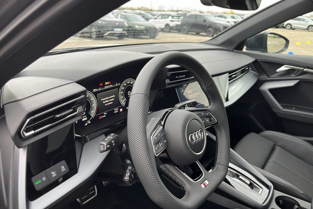 AUDI A3 Sportback 45 TFSI E HYBRIDE RECHARGEABLE 272 S TRONIC 6 S LINE - ref: 1-358910 - Photo 13