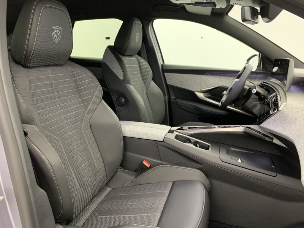 PEUGEOT 3008 Hybrid 145 e-DCS6 GT - ref: 1-365831 - Photo 9