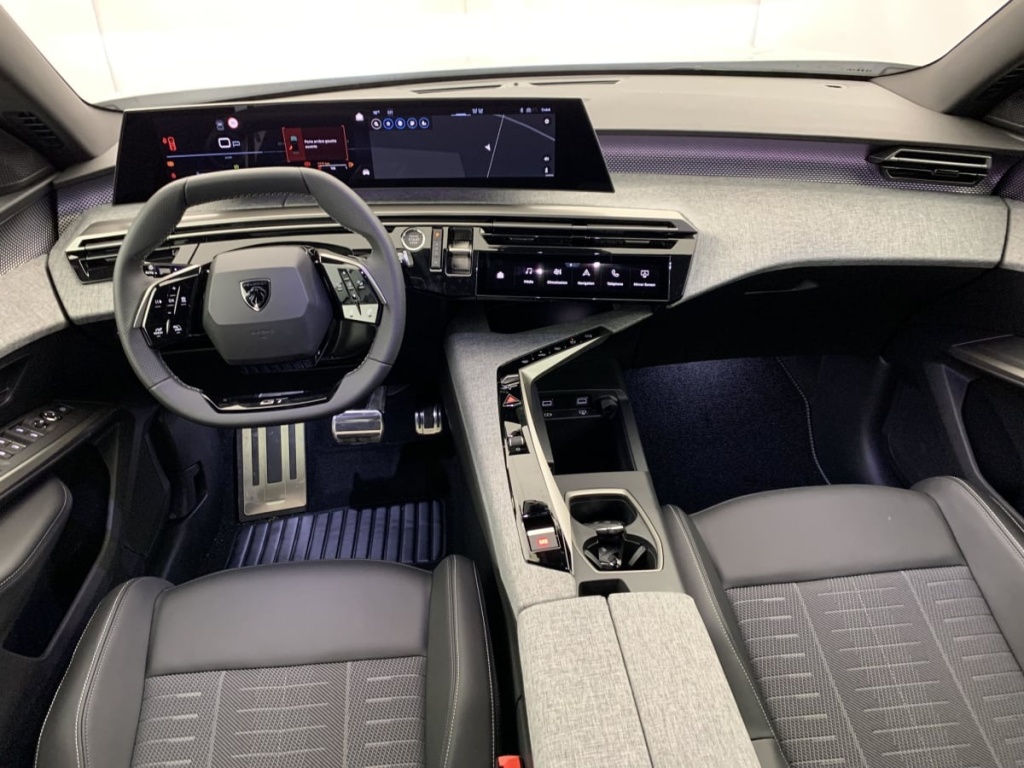 PEUGEOT 3008 Hybrid 145 e-DCS6 GT - ref: 1-365852 - Photo 17