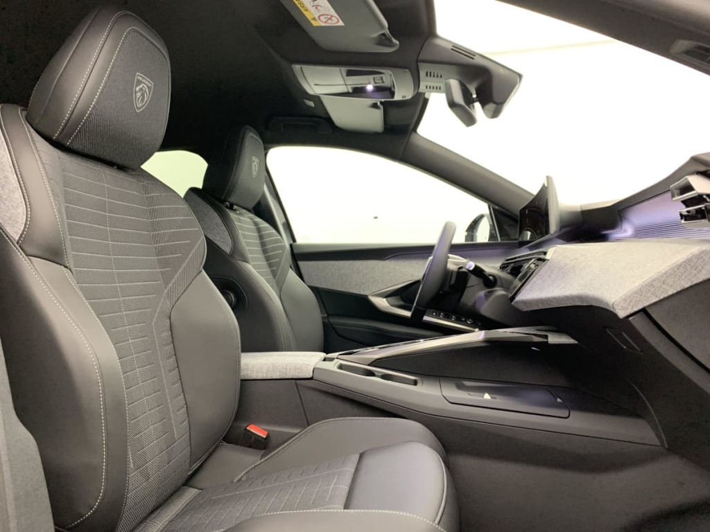 PEUGEOT 3008 Hybrid 145 e-DCS6 GT - ref: 1-366157 - Photo 9