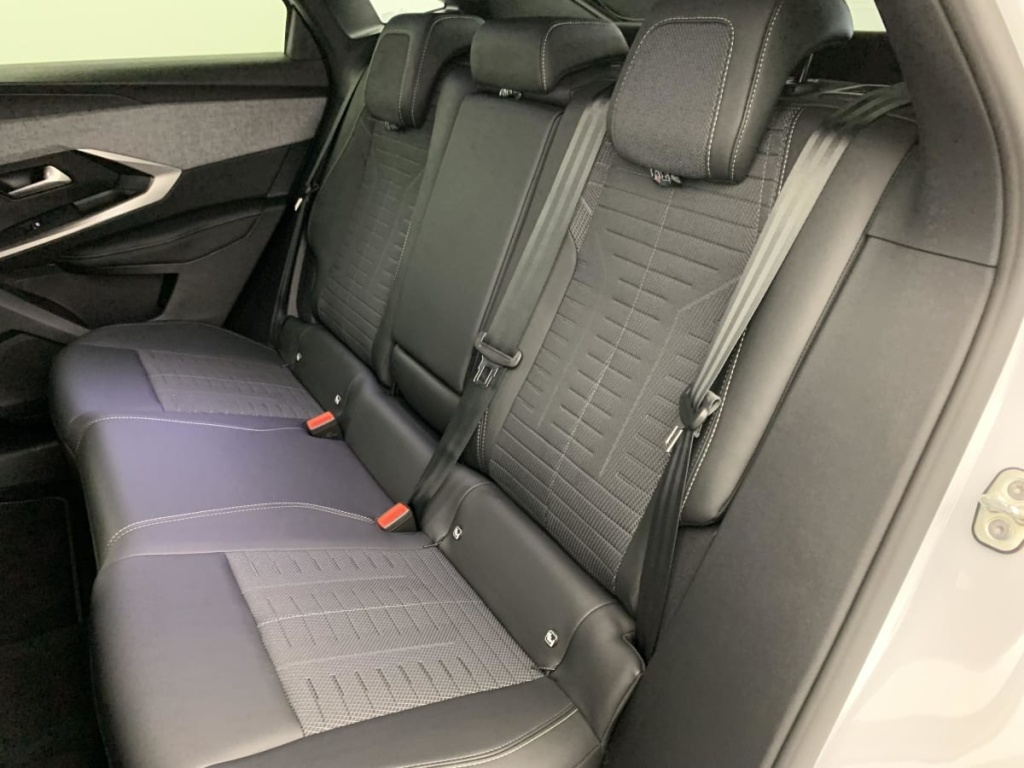 PEUGEOT 3008 Hybrid 145 e-DCS6 GT - ref: 1-366161 - Photo 19