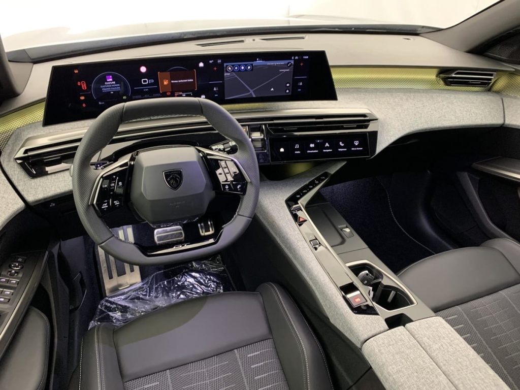 PEUGEOT 3008 Hybrid 145 e-DCS6 GT - ref: 1-366294 - Photo 14