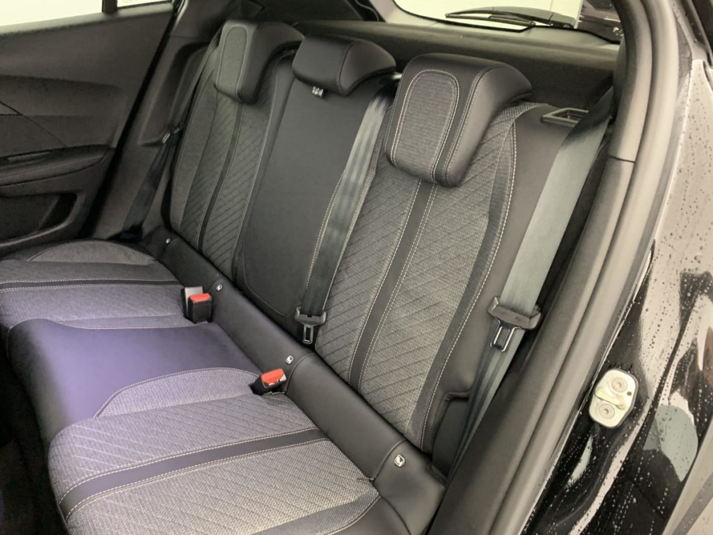PEUGEOT 2008 Hybrid 145 e-DCS6 Allure - ref: 1-367172 - Photo 19