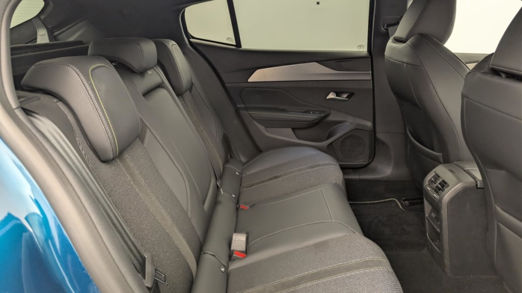 PEUGEOT 408 Hybrid 145 e-DCS6 GT - ref: 1-370026 - Photo 10