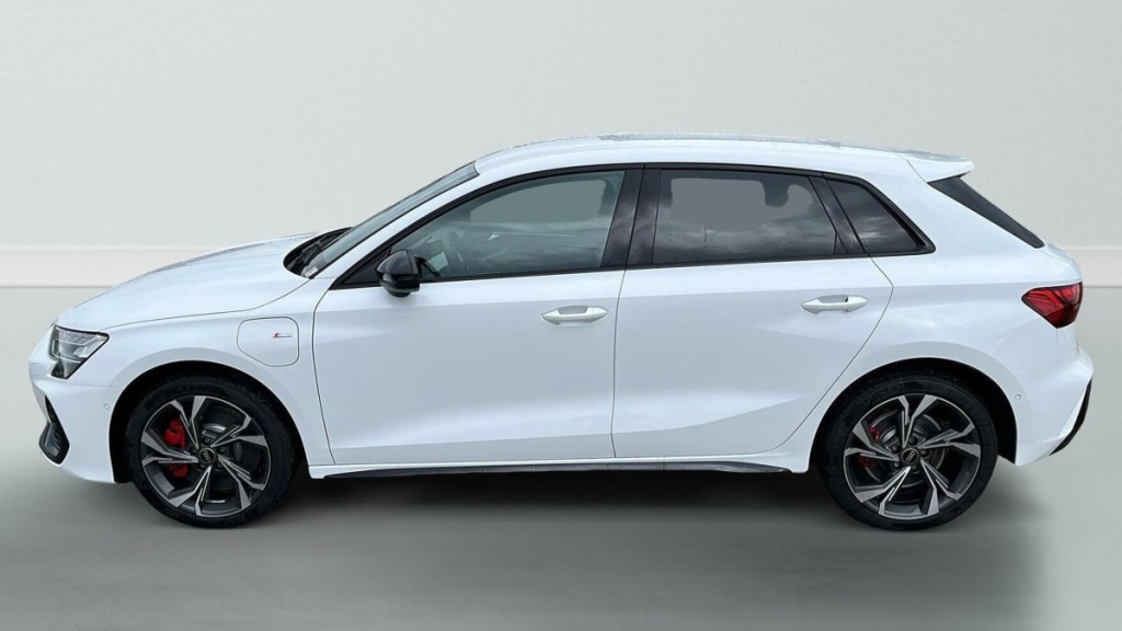 AUDI A3 Sportback 45 TFSI E HYBRIDE RECHARGEABLE 272 S TRONIC 6 S LINE - ref: 1-372751 - Photo 4