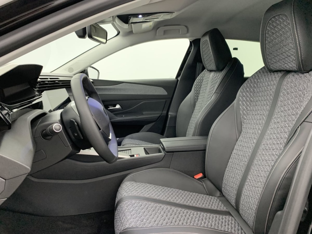 PEUGEOT 308 Hybrid 145 e-DCS6 Allure - ref: 1-374358 - Photo 17