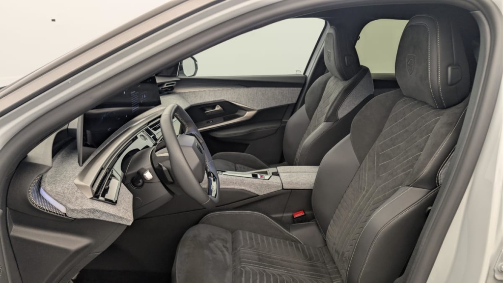 PEUGEOT 3008 Hybrid 145 e-DCS6 GT - ref: 1-376031 - Photo 16