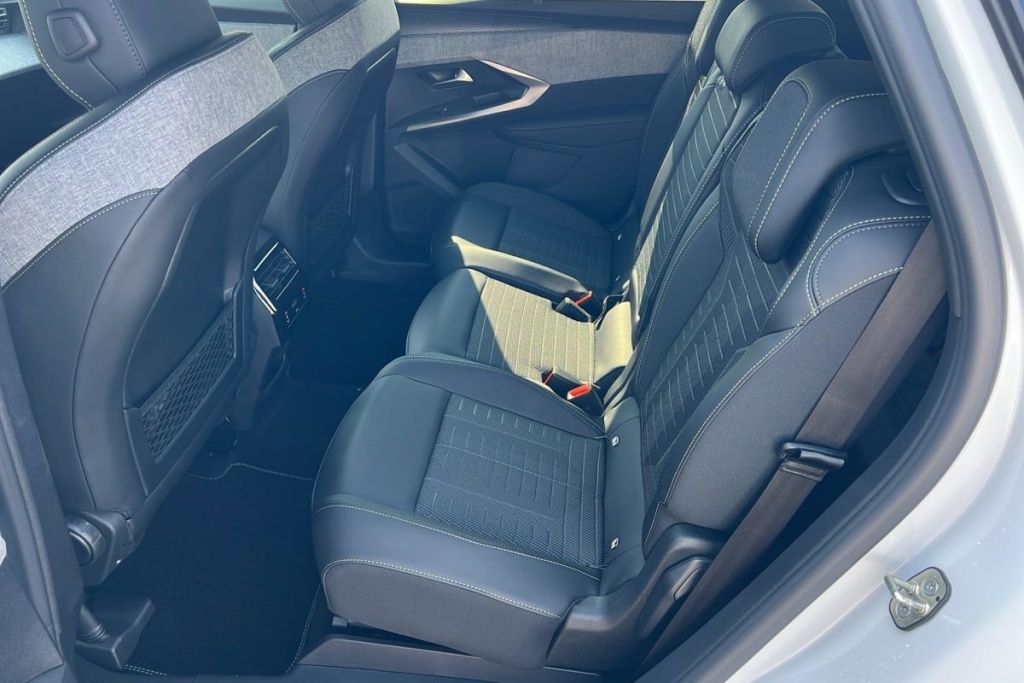 PEUGEOT 5008 Hybrid 145 e-DCS6 GT - ref: 1-376594 - Photo 10