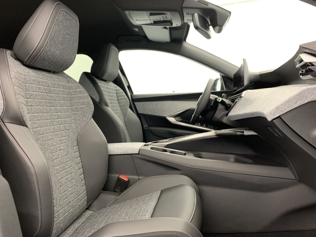 PEUGEOT 5008 Hybrid 145 e-DCS6 Allure - ref: 1-377540 - Photo 9