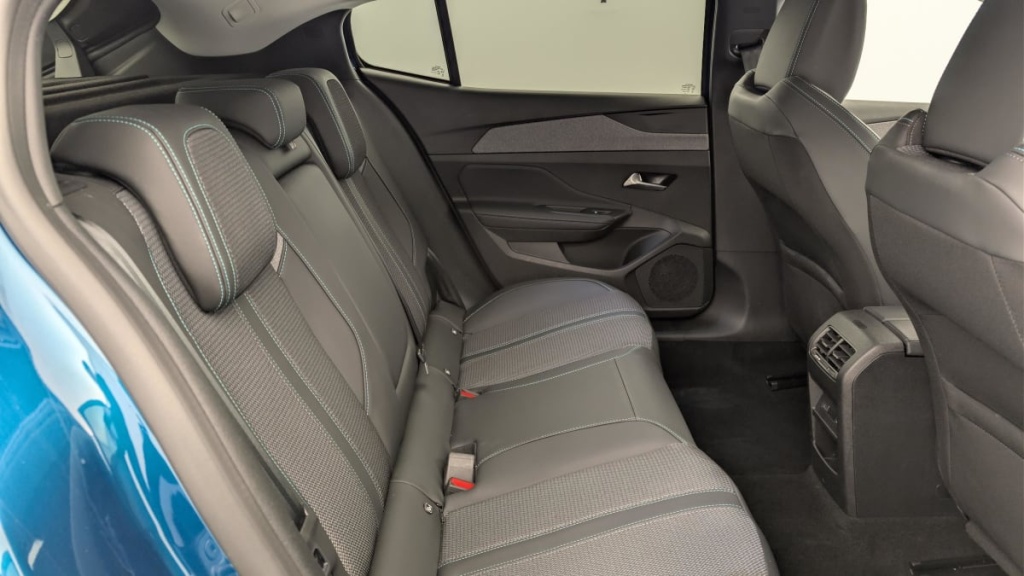 PEUGEOT 408 Hybrid 136 e-DCS6 Allure - ref: 1-378462 - Photo 10