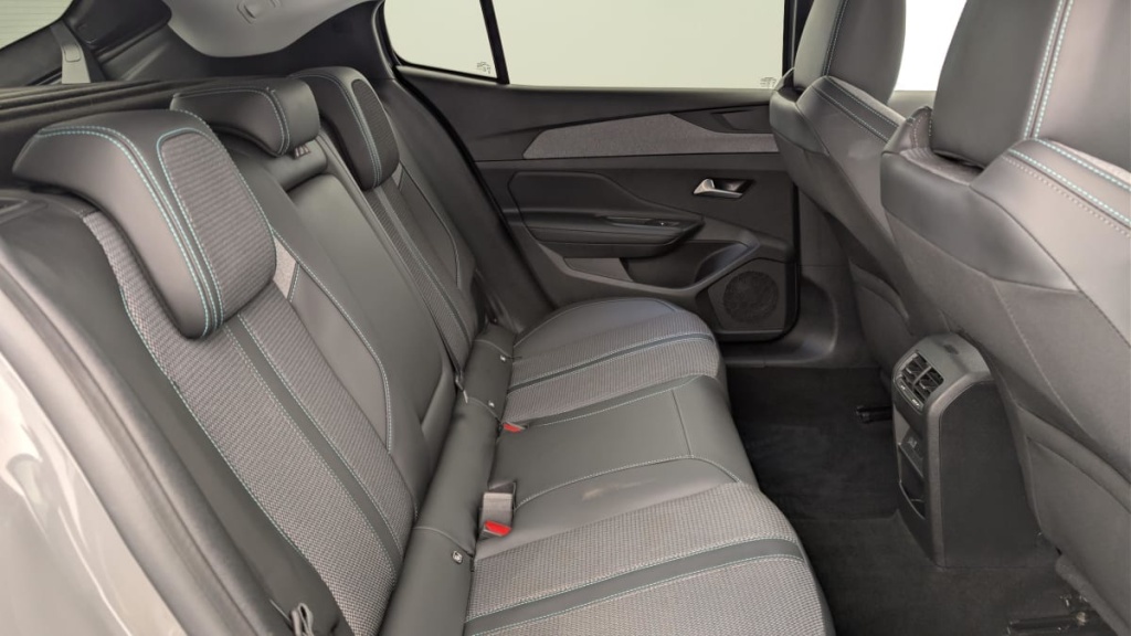 PEUGEOT 408 Hybrid 136 e-DCS6 Allure - ref: 1-378473 - Photo 10