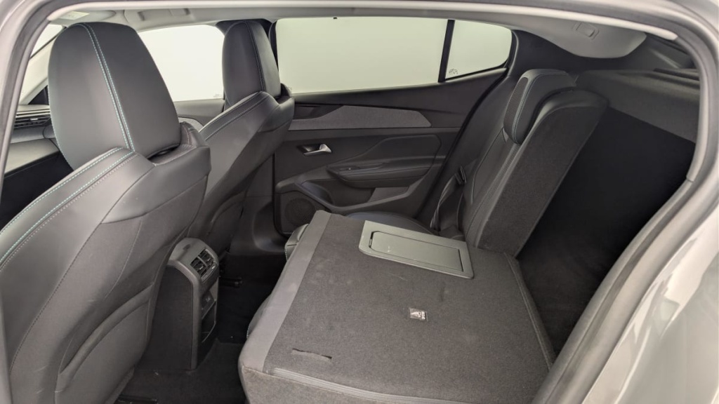 PEUGEOT 408 Hybrid 136 e-DCS6 Allure - ref: 1-378473 - Photo 12