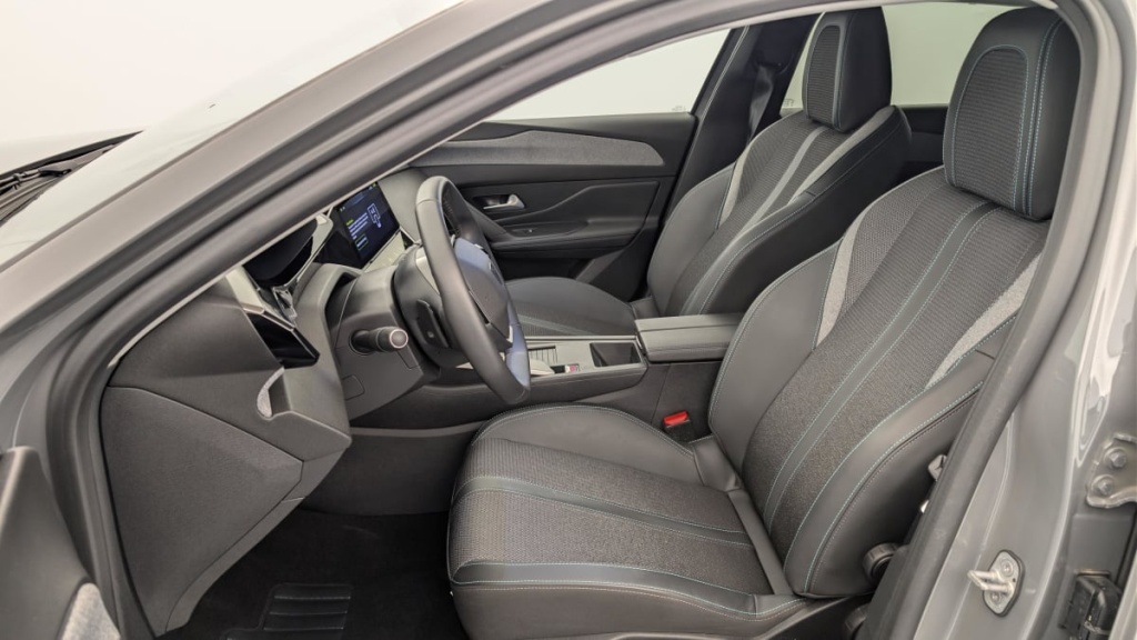 PEUGEOT 408 Hybrid 136 e-DCS6 Allure - ref: 1-378473 - Photo 16