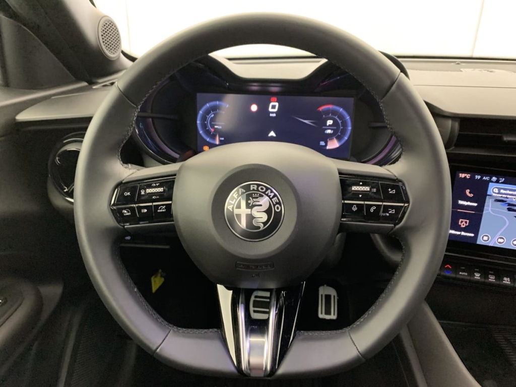 ALFA ROMEO Junior 1.2 Ibrida 145 ch e-DCT6 Ti - ref: 1-381580 - Photo 16