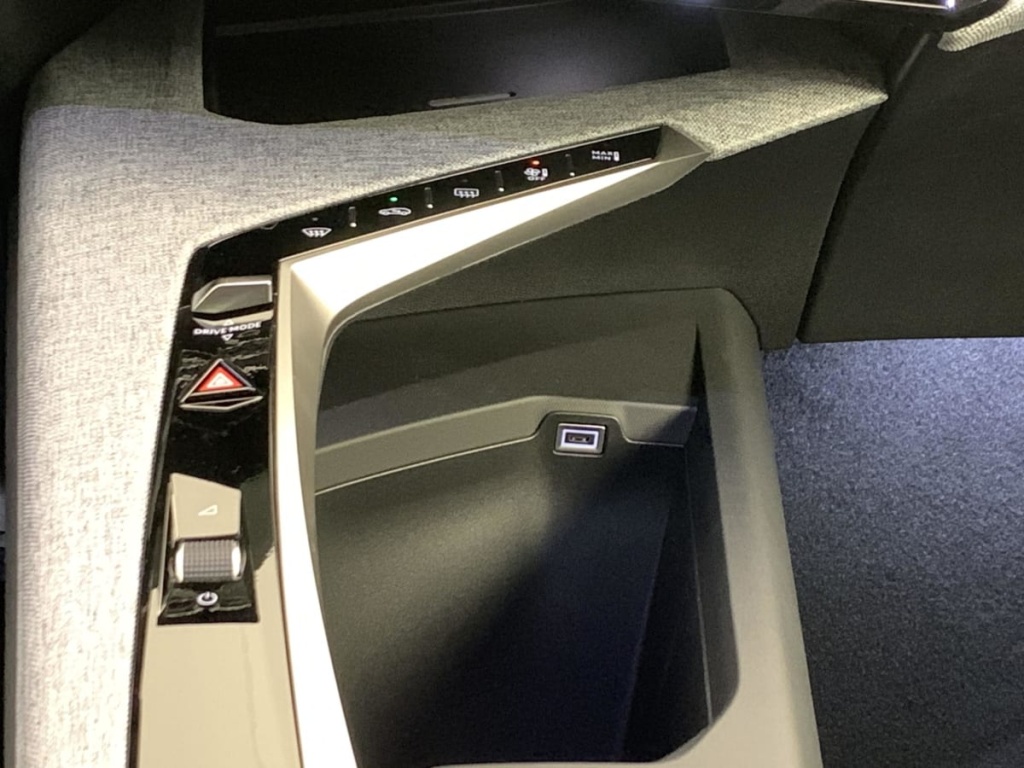 PEUGEOT 5008 HYBRID 145 CH E-DCS6 ALLURE - ref: 1-381855 - Photo 17