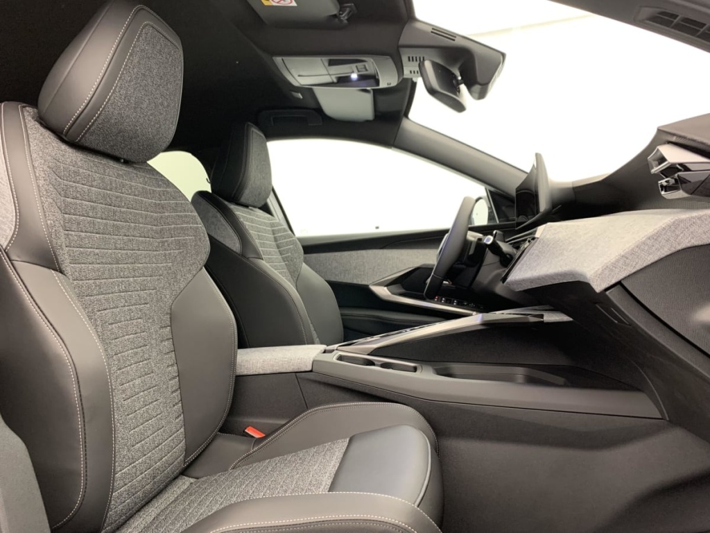 PEUGEOT 5008 HYBRID 145 CH E-DCS6 ALLURE - ref: 1-381856 - Photo 9
