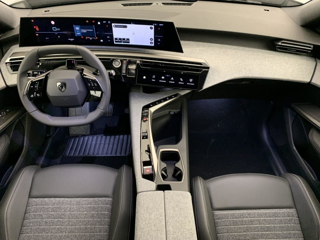 PEUGEOT 5008 HYBRID 145 CH E-DCS6 ALLURE - ref: 1-381858 - Photo 12