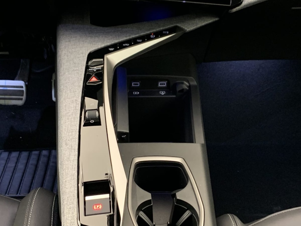 PEUGEOT 5008 HYBRID 145CH E-DCS6 GT - ref: 1-381871 - Photo 17