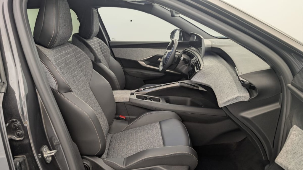 PEUGEOT 5008 Hybrid 136 e-DCS6 Allure - ref: 1-382006 - Photo 9