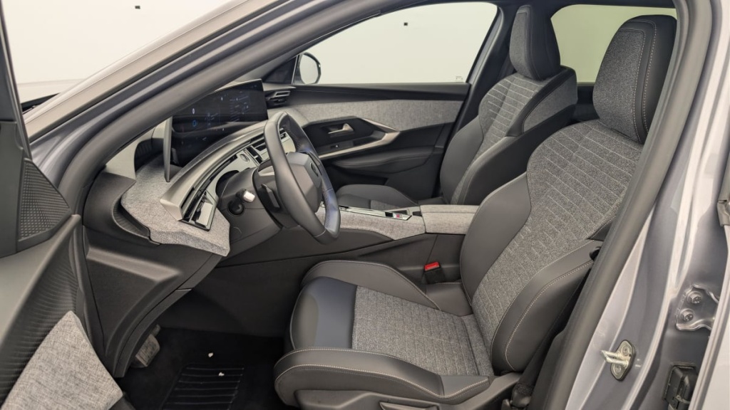 PEUGEOT 5008 HYBRID 145 CH E-DCS6 ALLURE - ref: 1-382163 - Photo 16