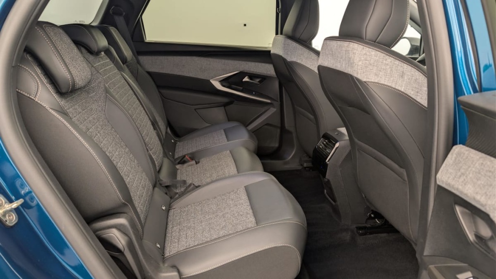 PEUGEOT 5008 HYBRID 145 CH E-DCS6 ALLURE - ref: 1-382177 - Photo 10