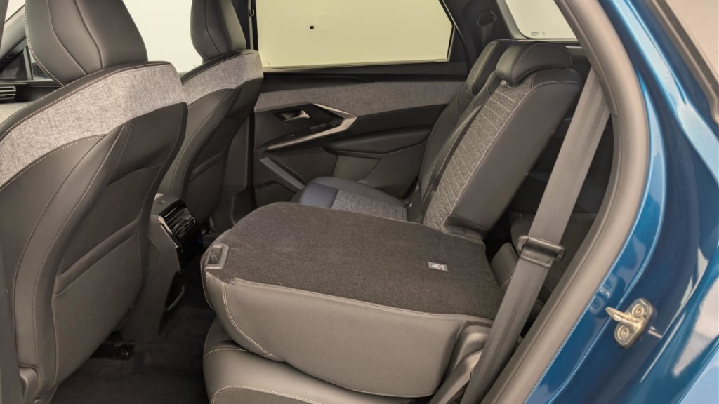 PEUGEOT 5008 HYBRID 145 CH E-DCS6 ALLURE - ref: 1-382177 - Photo 11