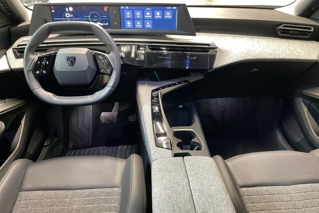 PEUGEOT 5008 HYBRID 145 CH E-DCS6 ALLURE - ref: 1-382178 - Photo 18