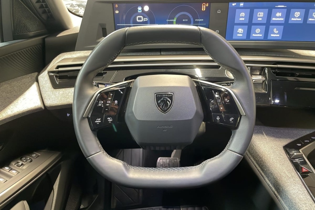 PEUGEOT 5008 HYBRID 145 CH E-DCS6 ALLURE - ref: 1-382178 - Photo 19