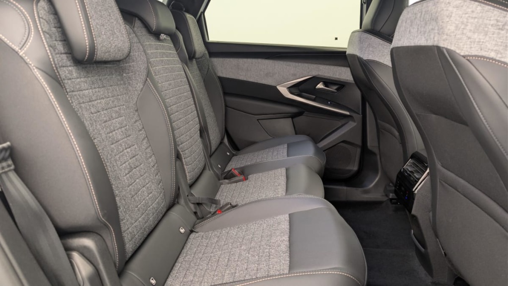PEUGEOT 5008 HYBRID 145 CH E-DCS6 ALLURE - ref: 1-382340 - Photo 10