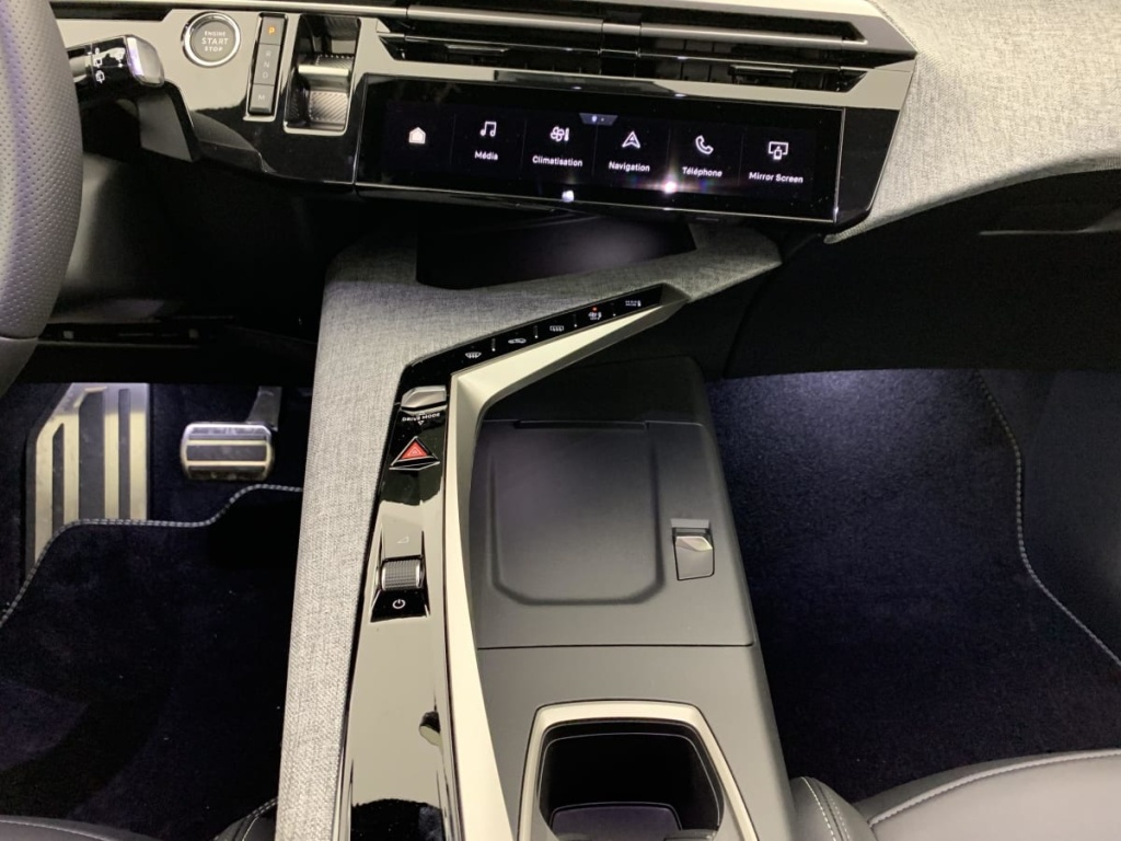 PEUGEOT 5008 Hybrid 145 e-DCS6 GT - ref: 1-383434 - Photo 20