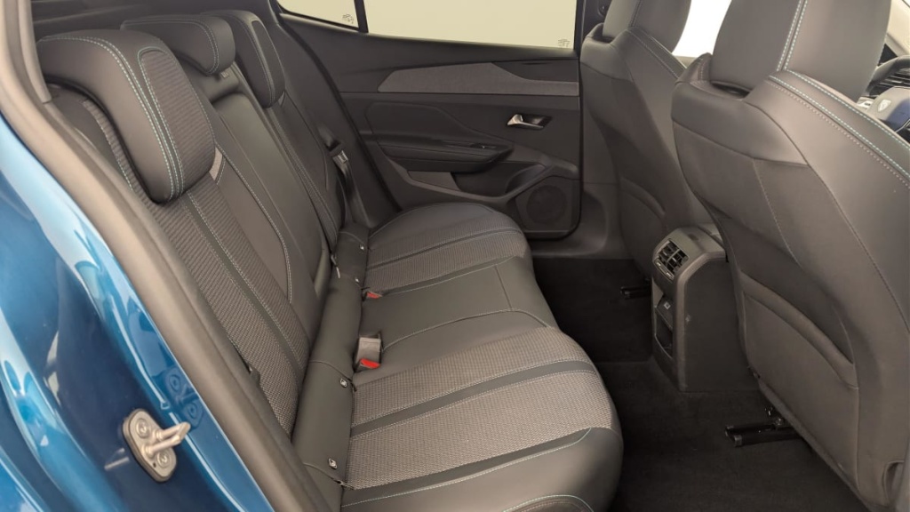 PEUGEOT 408 Hybrid 145 e-DCS6 Allure - ref: 1-384570 - Photo 10