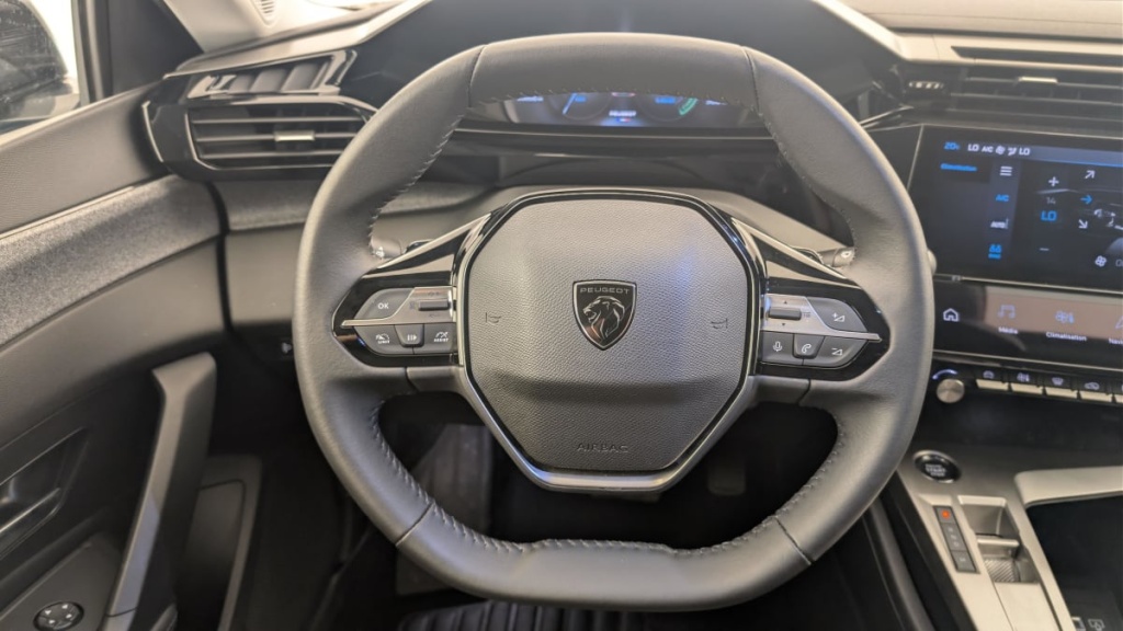 PEUGEOT 408 Hybrid 145 e-DCS6 Allure - ref: 1-384570 - Photo 14