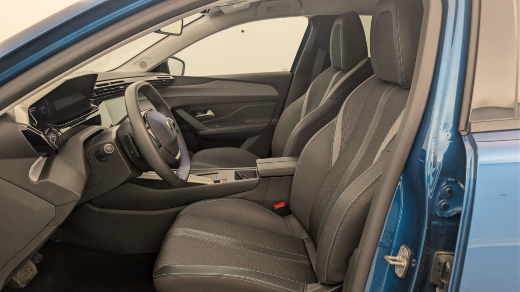 PEUGEOT 408 Hybrid 145 e-DCS6 Allure - ref: 1-384570 - Photo 16