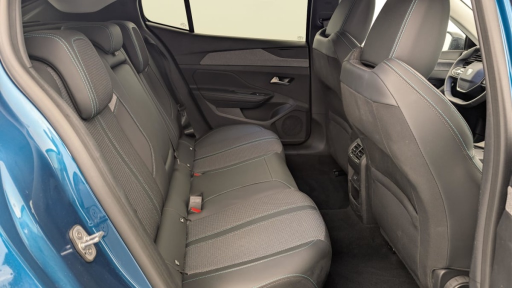 PEUGEOT 408 Hybrid 145 e-DCS6 Allure - ref: 1-384573 - Photo 10