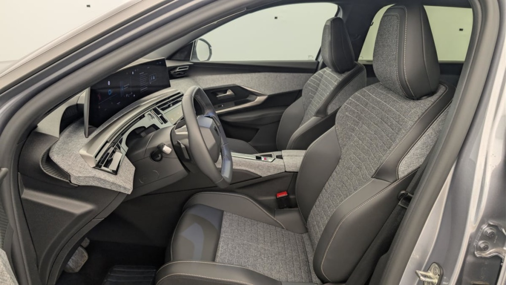 PEUGEOT 5008 HYBRID 145 CH E-DCS6 ALLURE - ref: 1-384764 - Photo 16