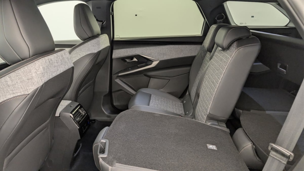 PEUGEOT 5008 HYBRID 145 CH E-DCS6 ALLURE - ref: 1-384779 - Photo 12