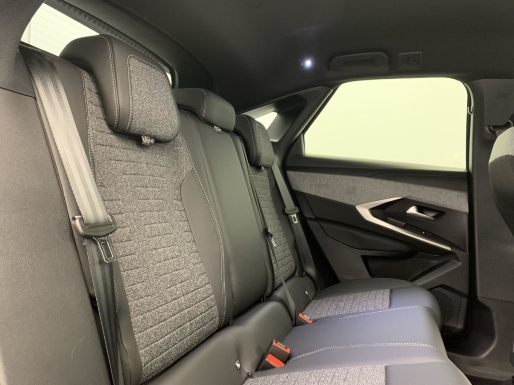 PEUGEOT 3008 Hybrid 145 e-DCS6 Allure - ref: 1-384809 - Photo 10