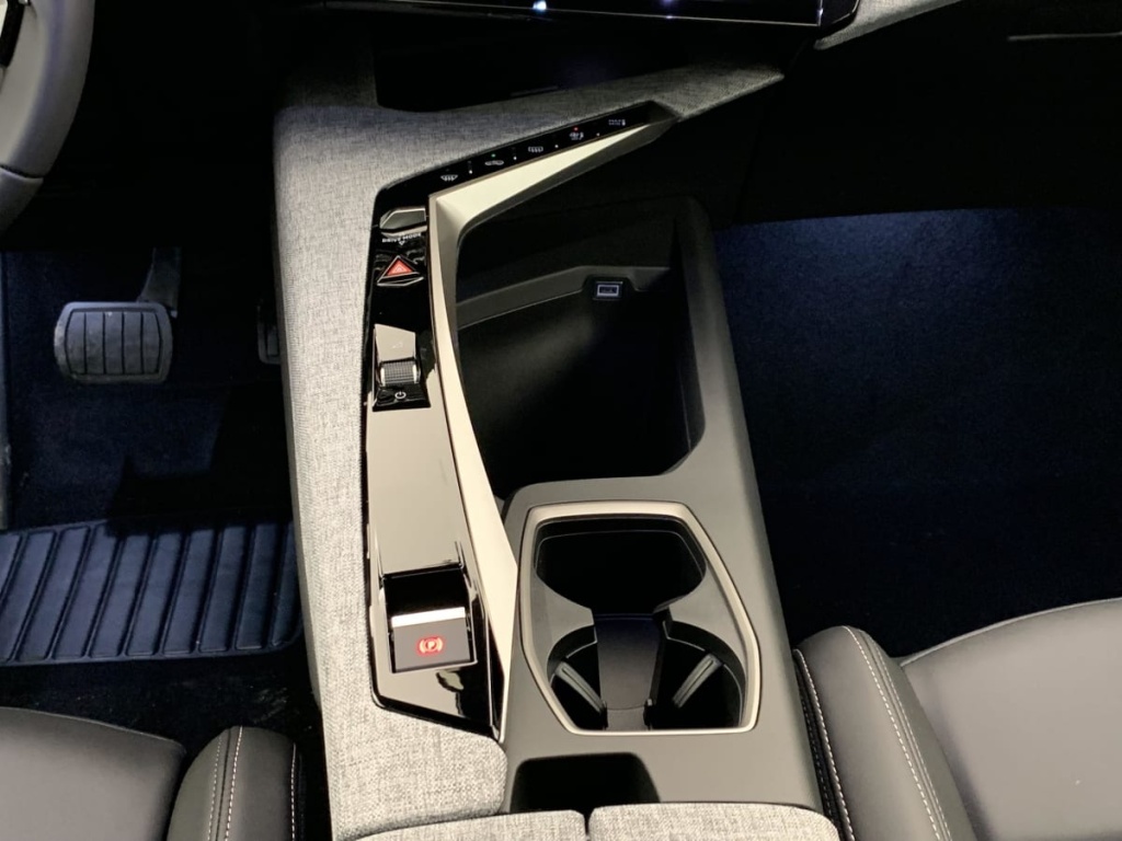 PEUGEOT 3008 Hybrid 145 e-DCS6 Allure - ref: 1-384809 - Photo 17