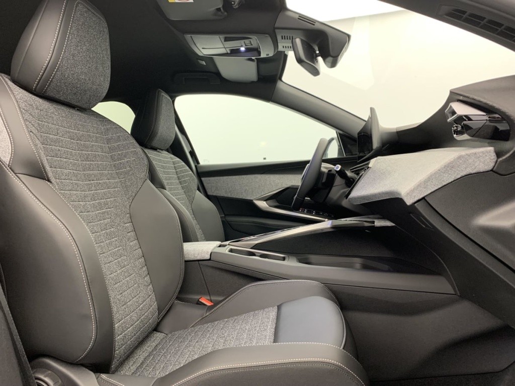 PEUGEOT 3008 Hybrid 145 e-DCS6 Allure - ref: 1-384809 - Photo 9