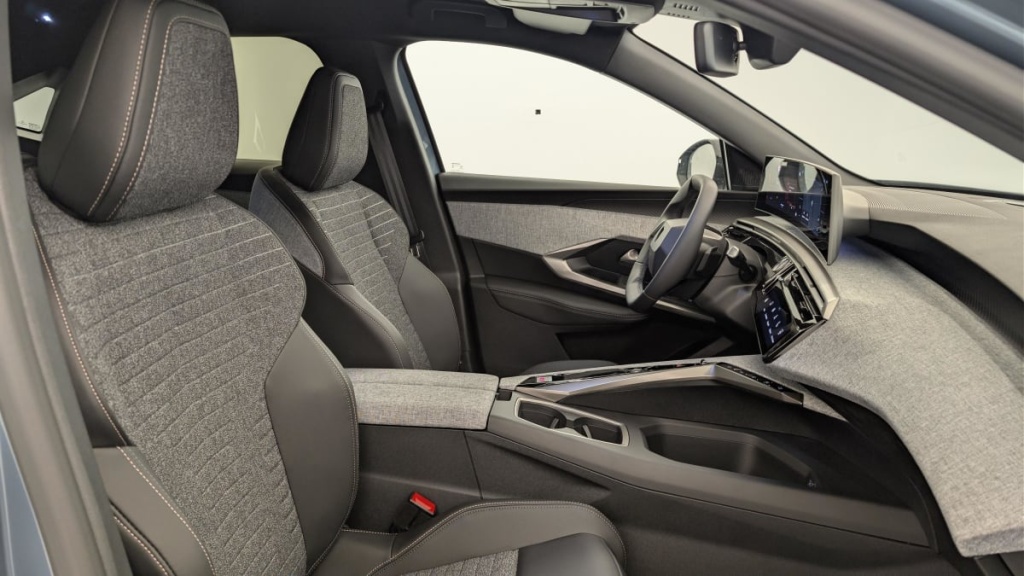 PEUGEOT 3008 Hybrid 145 e-DCS6 Allure - ref: 1-384831 - Photo 9